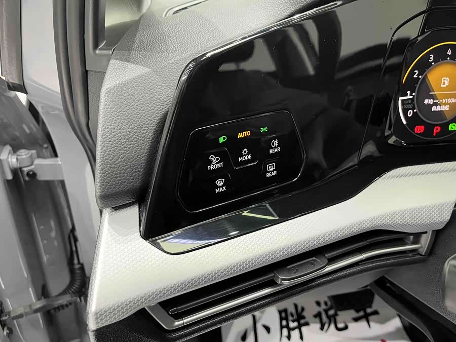 Volkswagen Golf 2022 car image #8