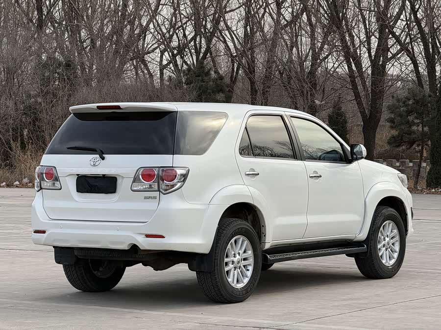 Toyota Fortuner 2016 immagine di auto #8