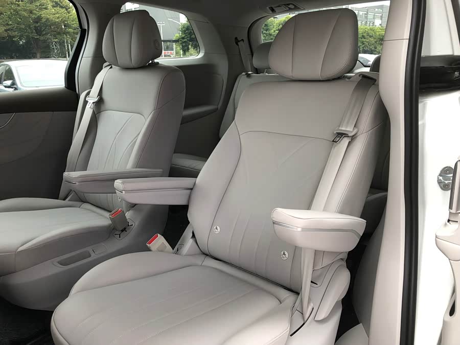 荣威 荣威iMAX8新能源 2025 汽车图片 #8