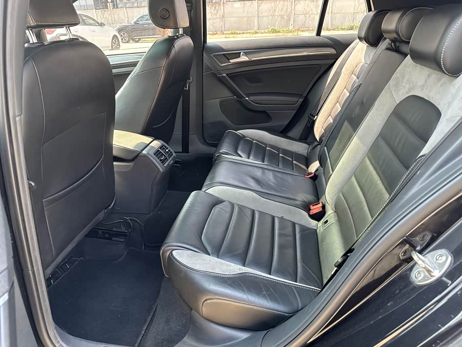 Volkswagen Golf 2018 car image #8