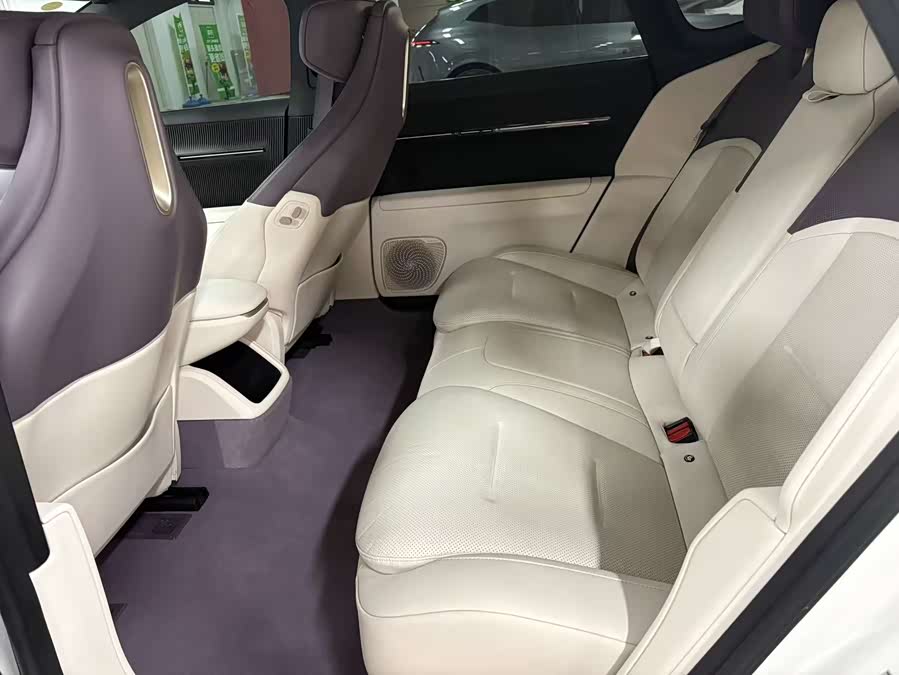 Avatr 12 2025 car image #8