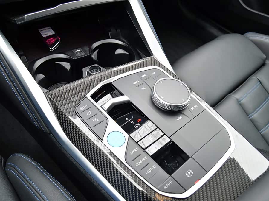 BMW i4 2024 car image #8