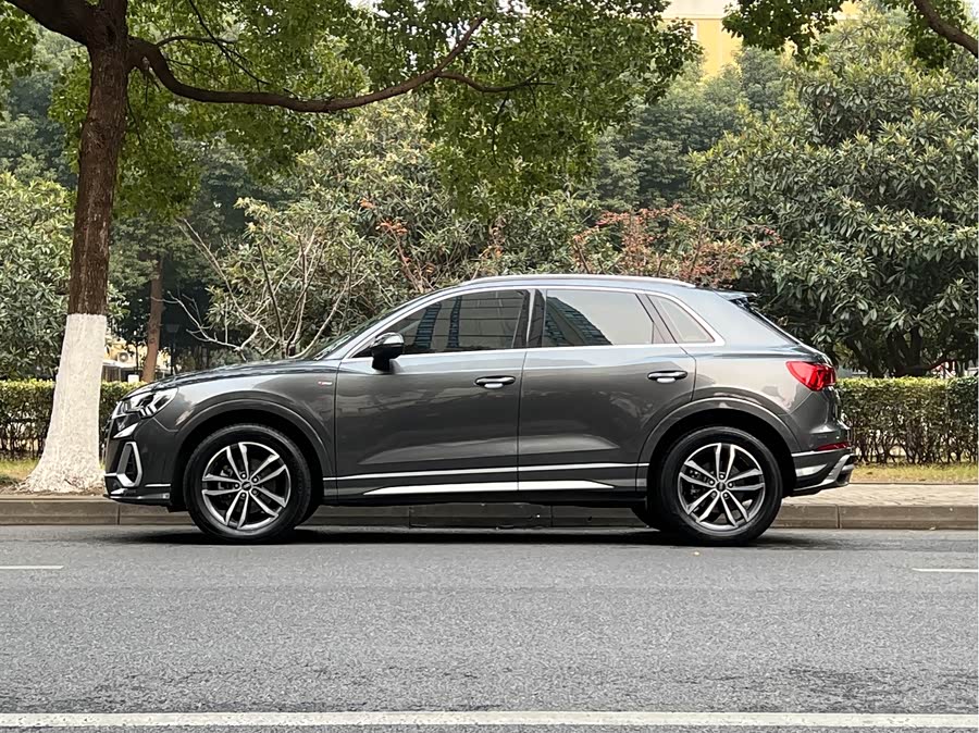 Audi Q3 2021 car image #8