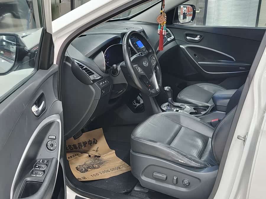 Hyundai Santa Fe 2013 car image #8