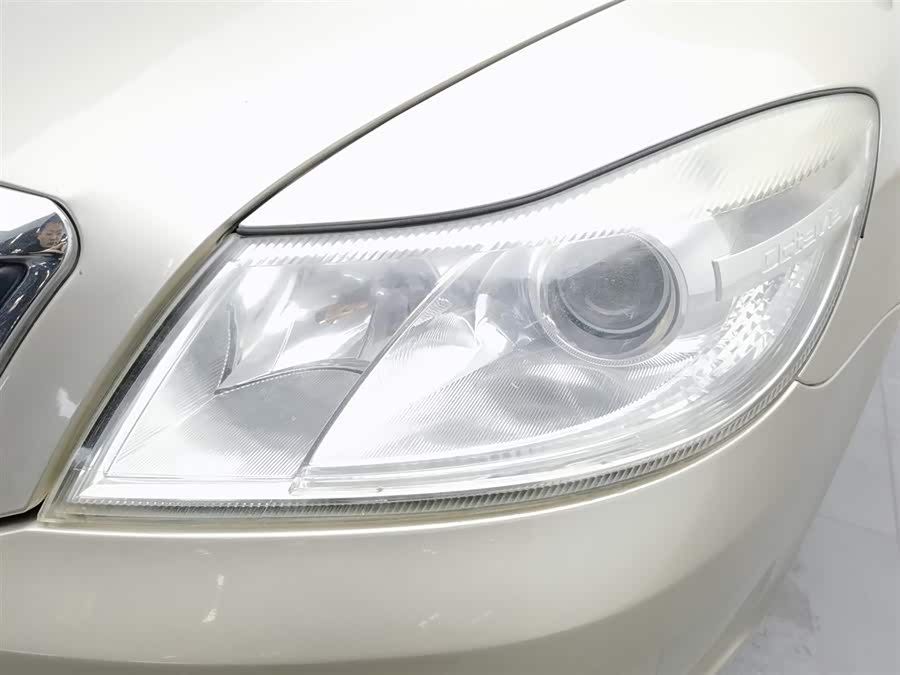 Skoda Octavia 2012 car image #8