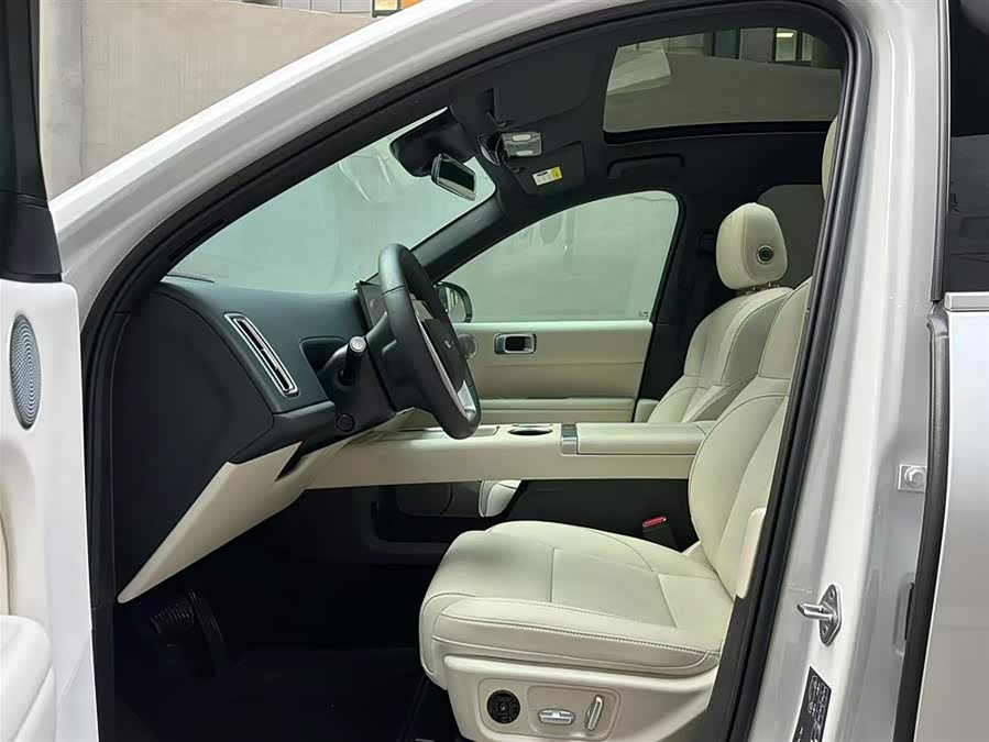 Li L6 2024 image de voiture #8