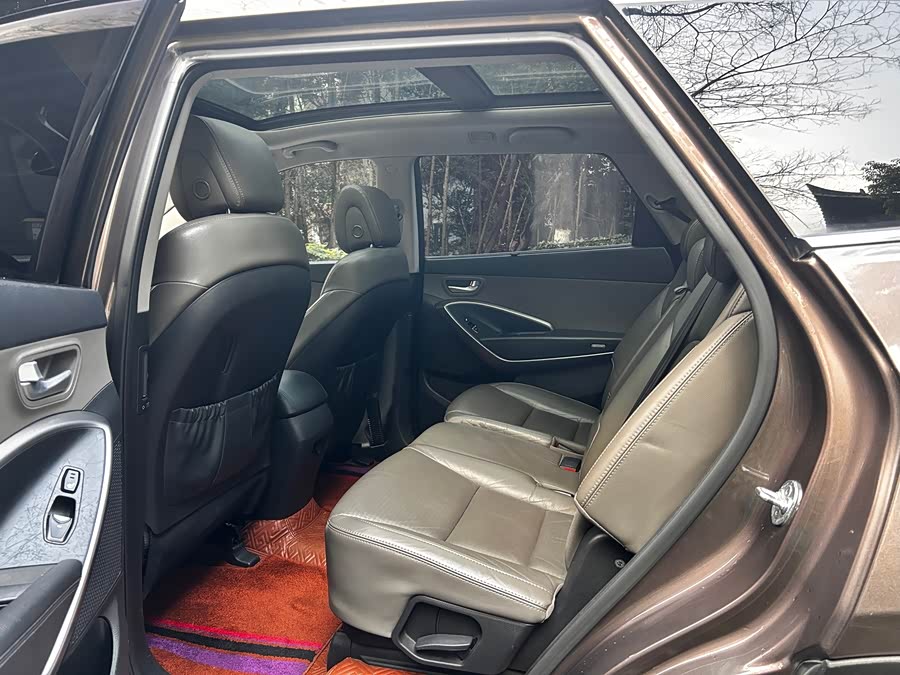 Hyundai Grand Santa Fe 2015 car image #8