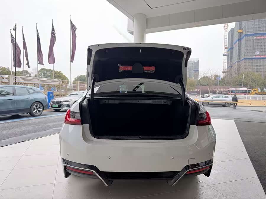 BMW i3 2023 car image #8