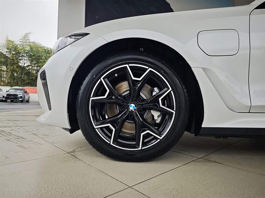 BMW i3 2024 car image #8