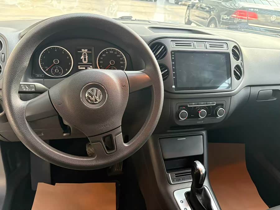 Volkswagen Tiguan 2017 car image #8