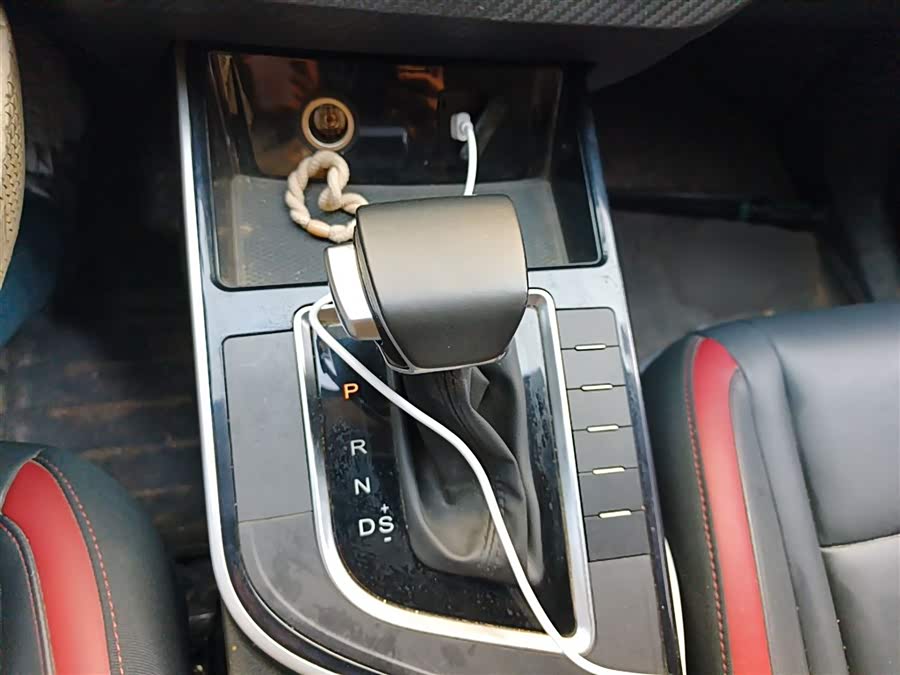 Forthing T5 2022 immagine di auto #8