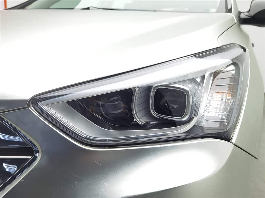 Hyundai Santa Fe 2015 car image #8