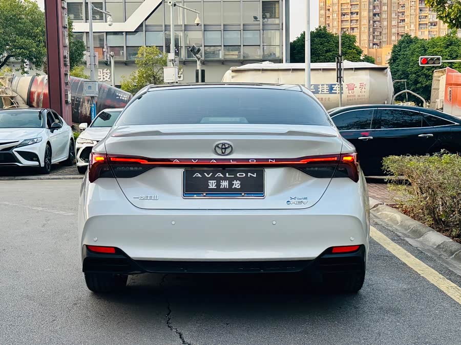 Toyota Avalon 2025 car image #8