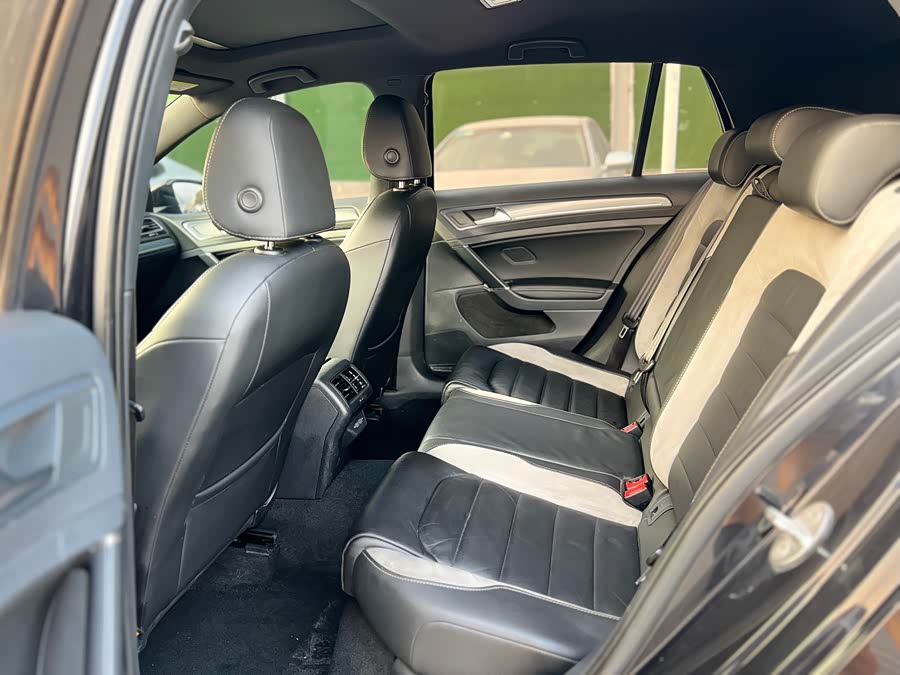 Volkswagen Golf 2019 car image #8