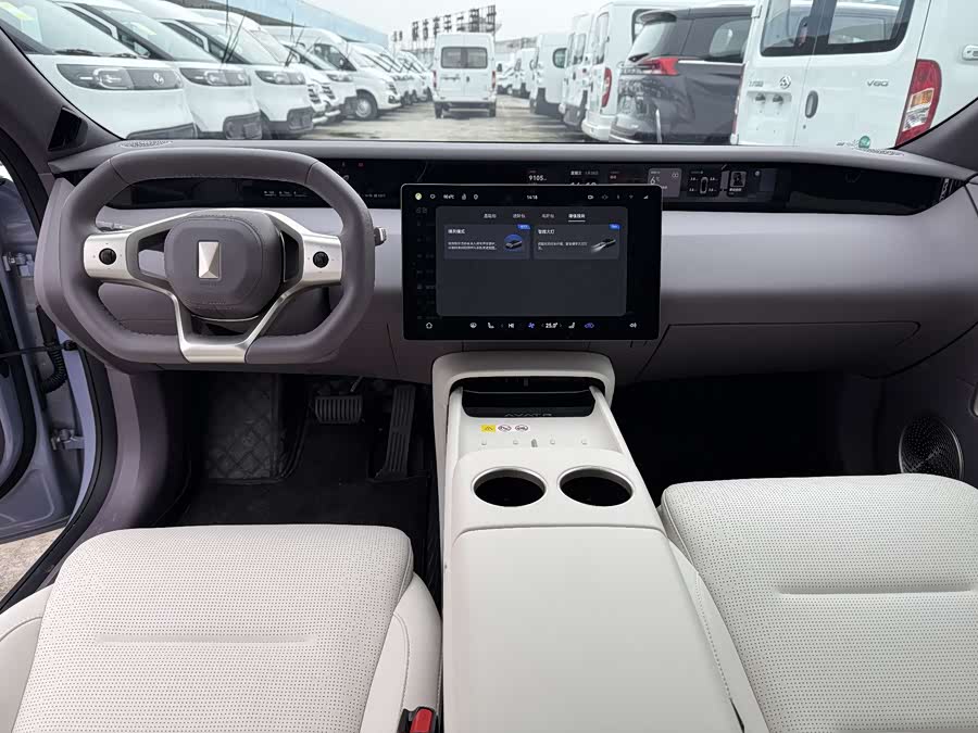 Avatr 06 2025 car image #8