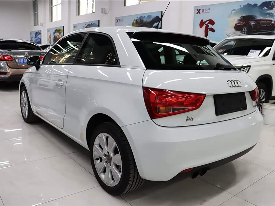 Audi A1 2011 car image #8