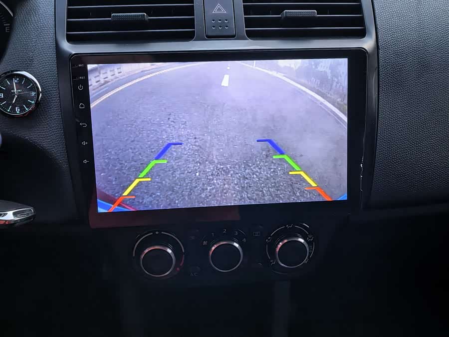 Suzuki Swift 2015 car image #8