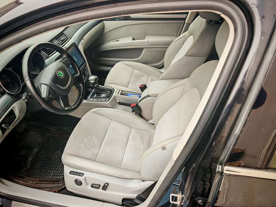 Skoda Superb 2012 صورة سيارة #8