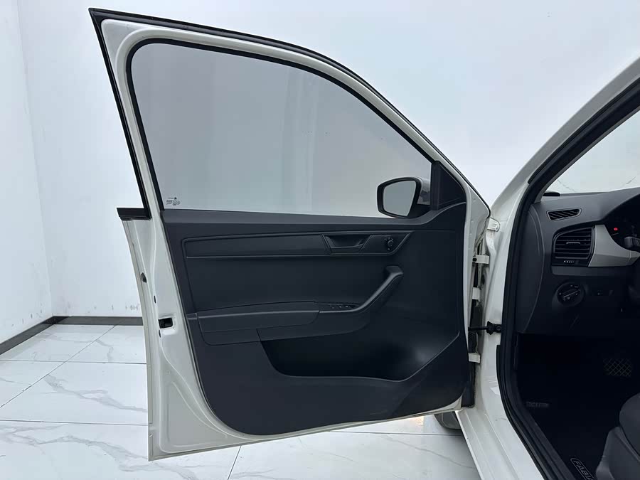 Skoda Fabia 2015 immagine di auto #8