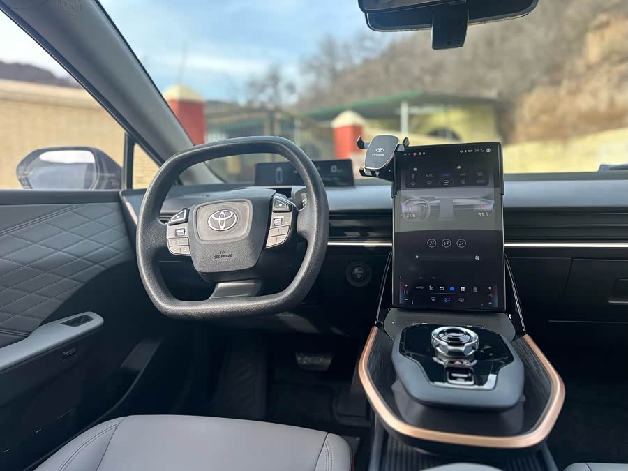 Toyota bZ3 2024 صورة سيارة #8