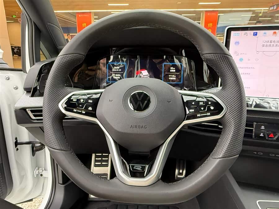 Volkswagen Golf 2025 car image #8