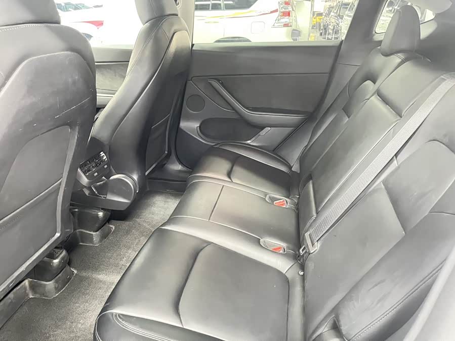 Tesla Model Y 2023 car image #8