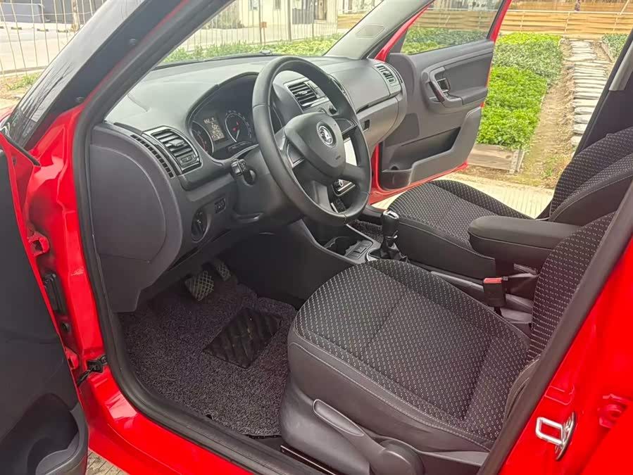 Skoda Fabia 2014 immagine di auto #8