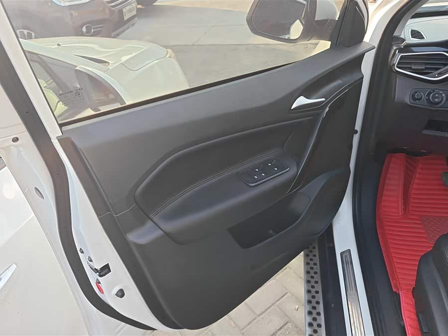 MG GS 2015 car image #8