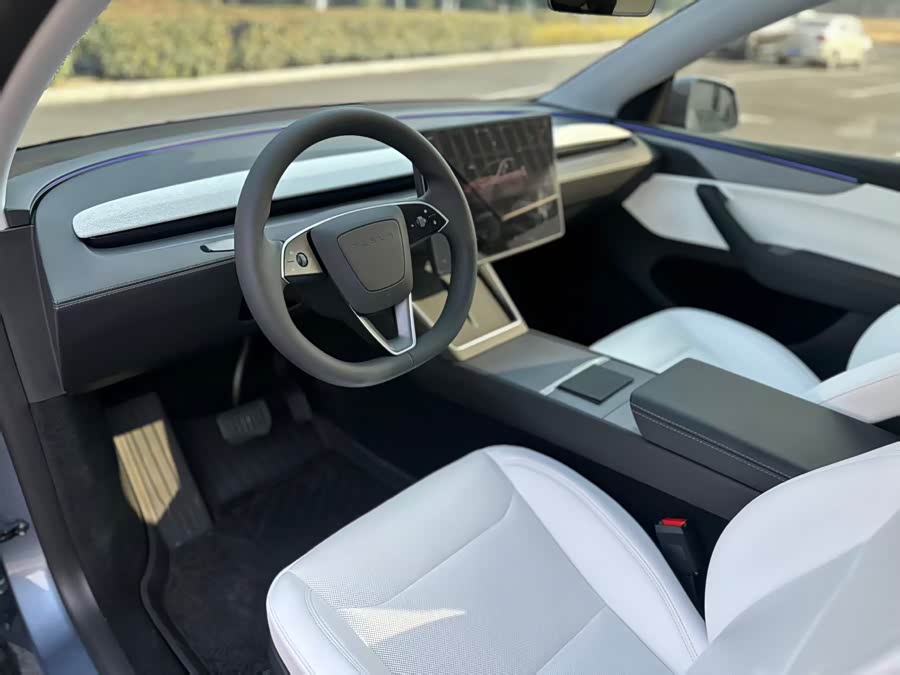 Tesla Model Y 2025 #8 Tesla Model Y 2025 car image #8