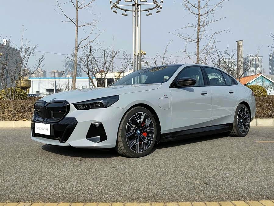 BMW i5 M60 #8 BMW i5 M60 صورة سيارة #8