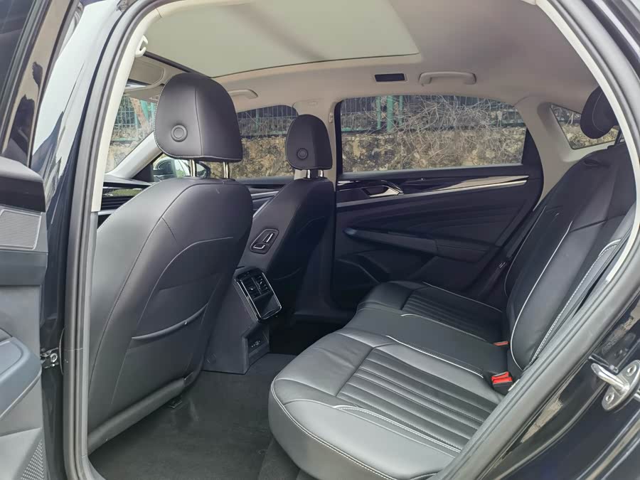 Volkswagen Passat 2022 immagine di auto #8