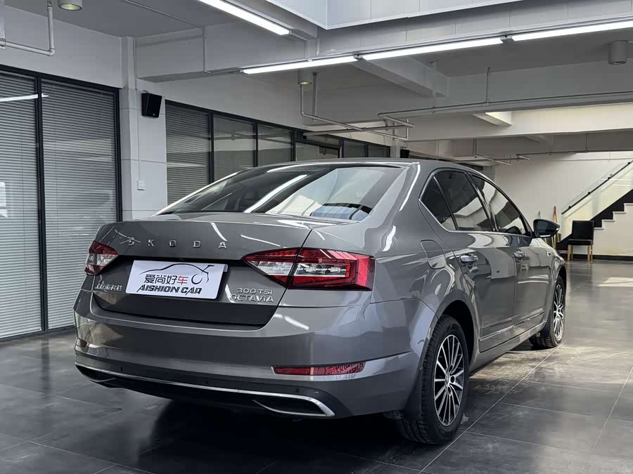 Skoda Octavia 2020 car image #8