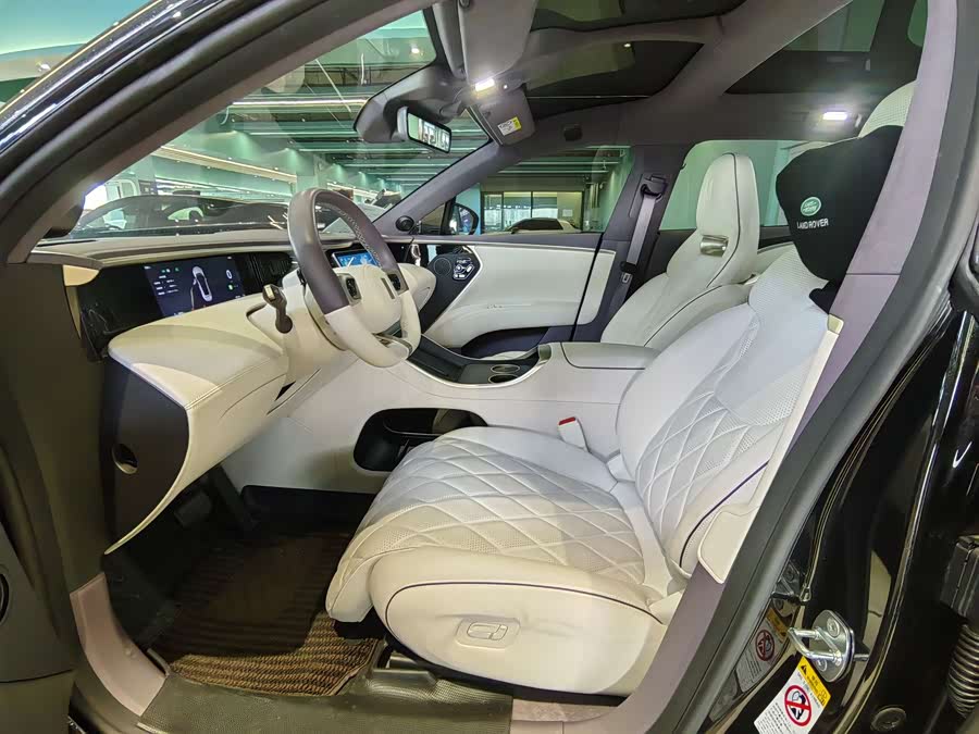 Avatr 11 2024 car image #8