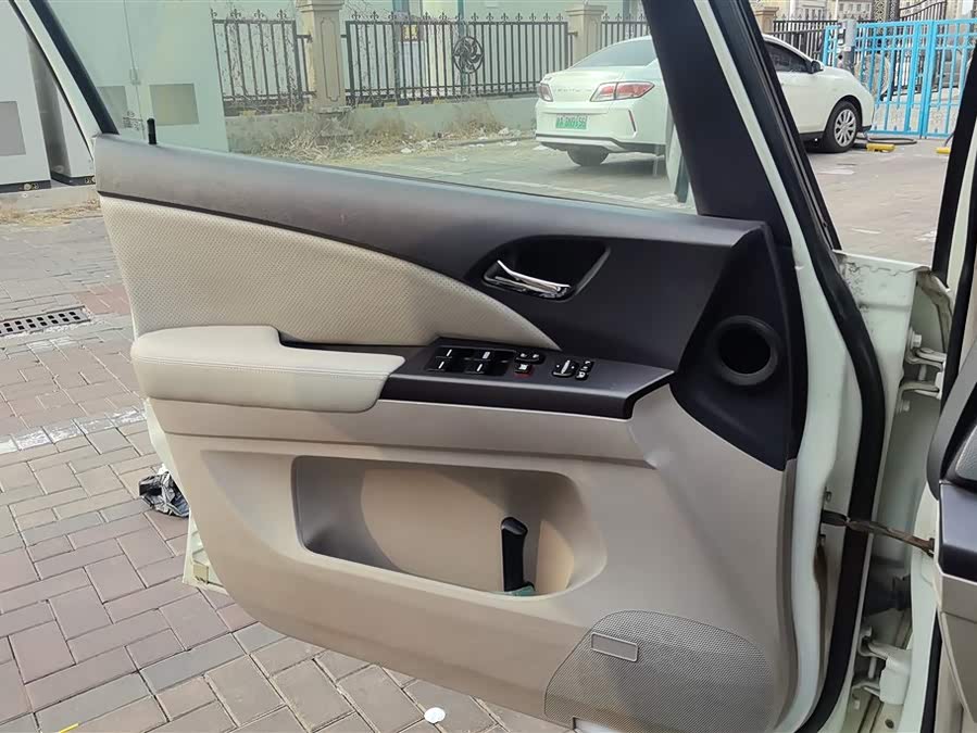 BYD e6 2015 car image #8