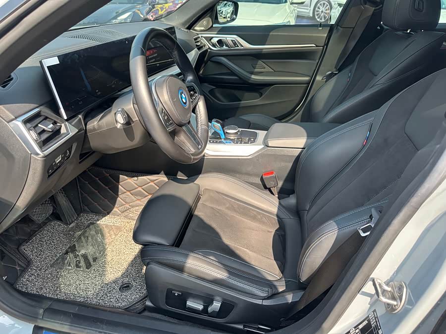 BMW i4 2022 #8 BMW i4 2022 car image #8