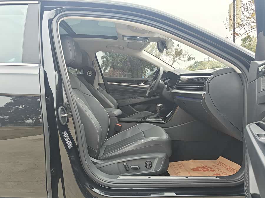 Volkswagen Passat 2023 car image #8