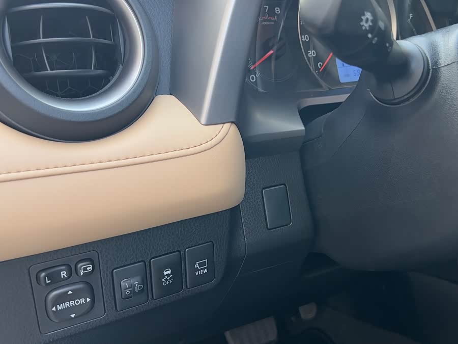 Toyota RAV4 2018 car image #8