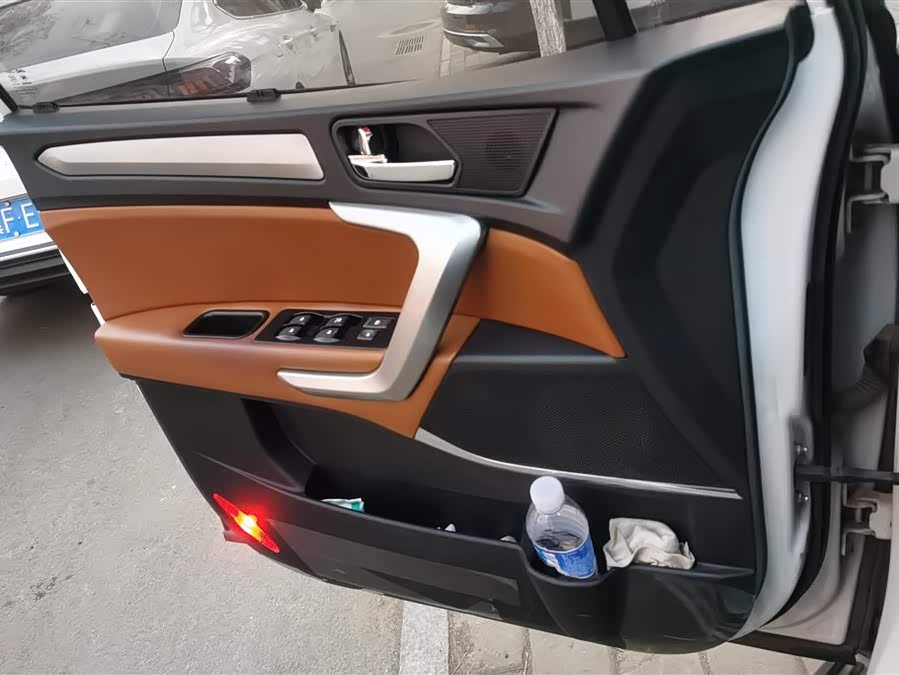 JAC 2015 #8 JAC 2015 car image #8