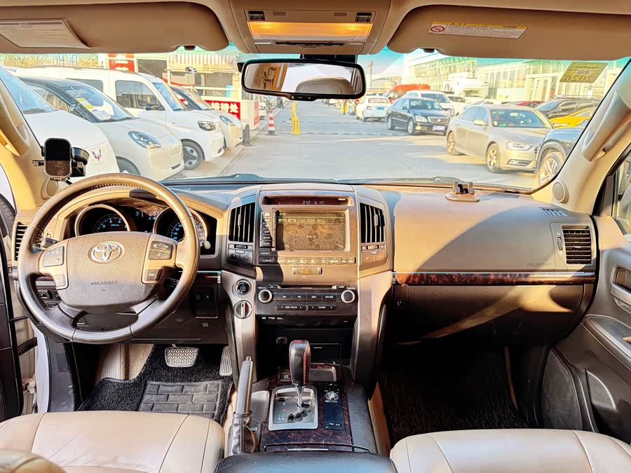 Toyota Land Cruiser 2011 immagine di auto #8