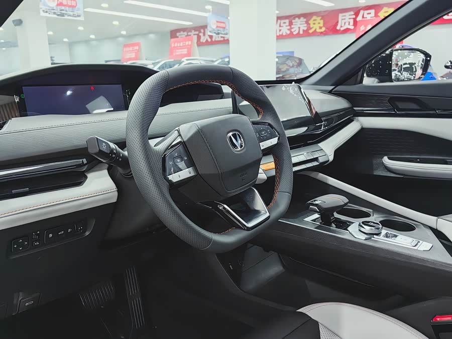 Volkswagen UNI-V iDD 2025 car image #8