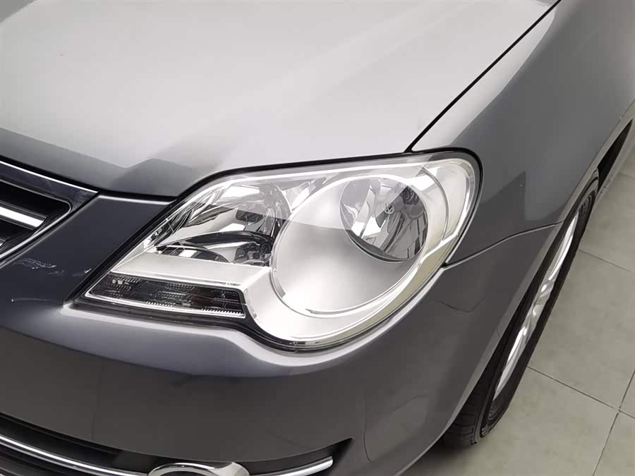 Volkswagen Bora 2012 car image #8