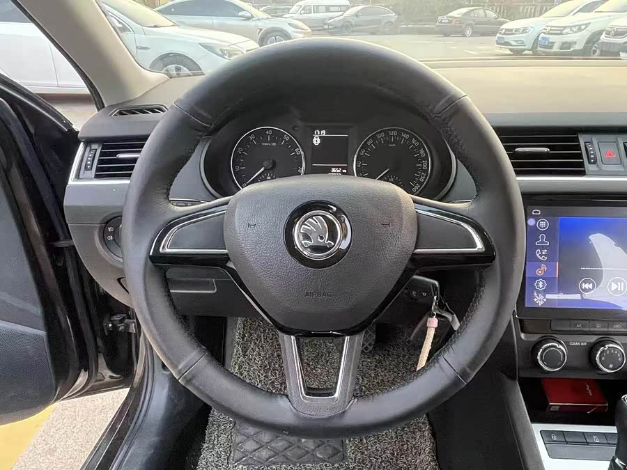 Skoda Octavia 2016 car image #8