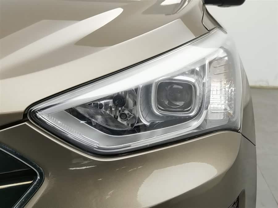 Hyundai Santa Fe 2014 car image #8