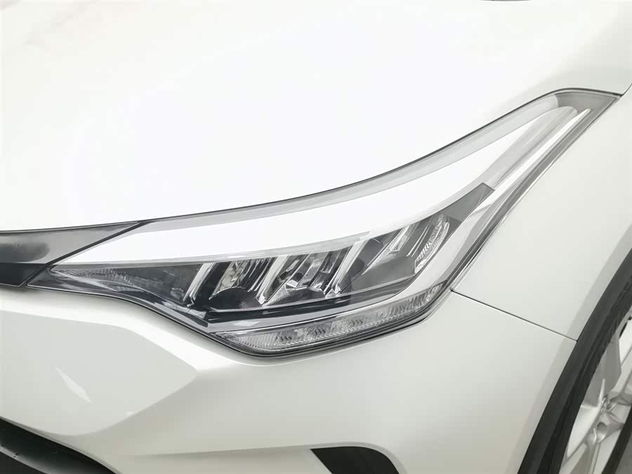Toyota C-HR 2022 car image #8