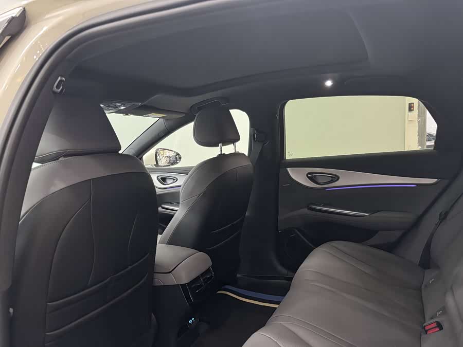 BYD Seal 07 DM-i 2025 car image #8