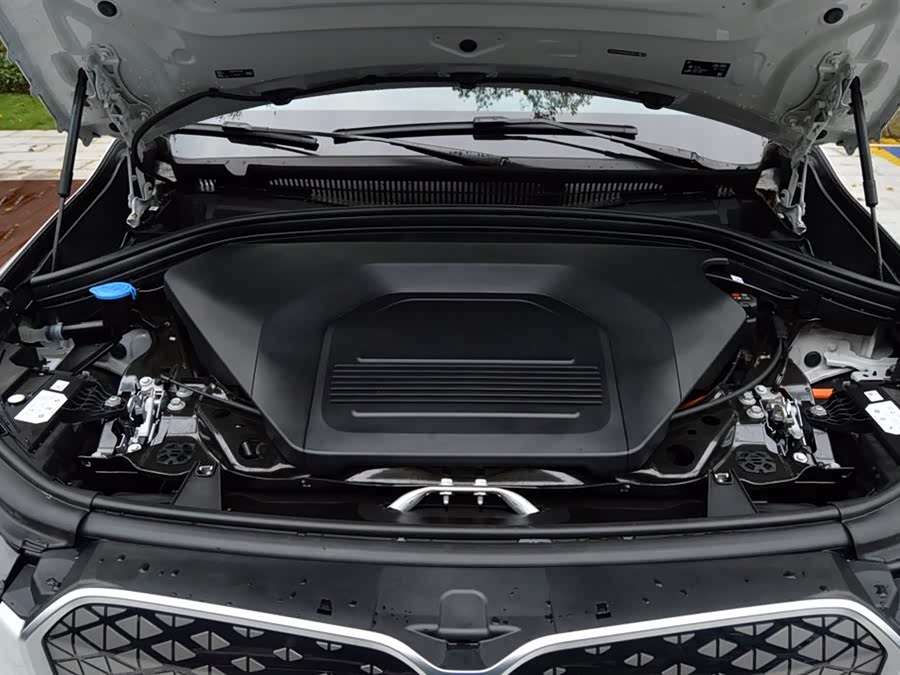 BMW iX1 2024 car image #8