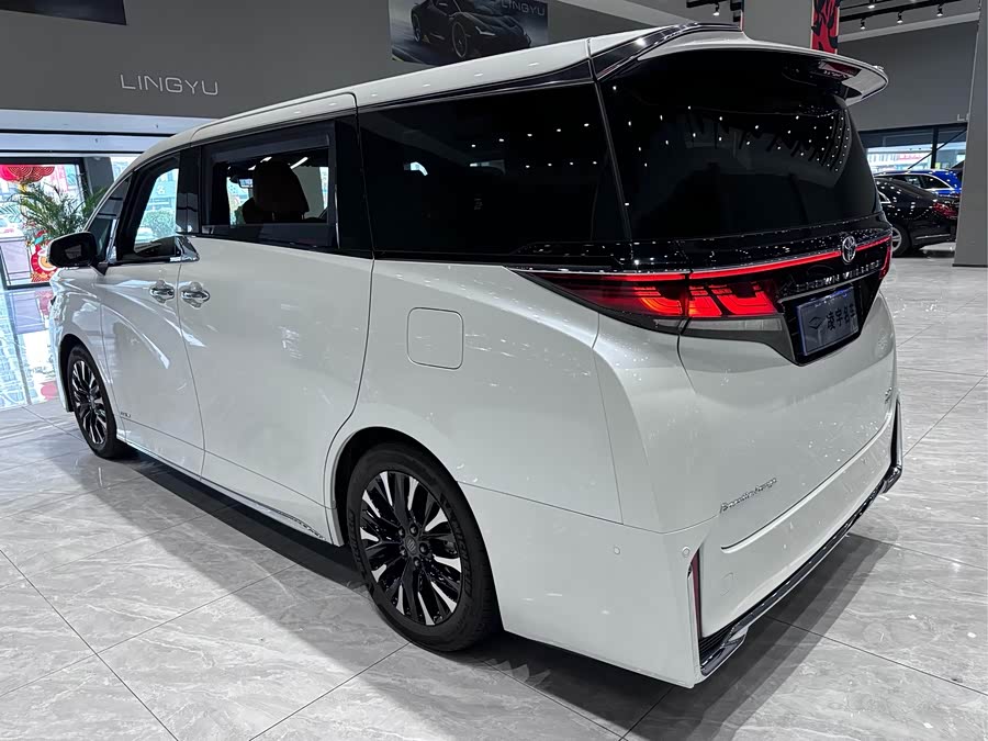 Toyota Vellfire 2024 #8 Toyota Vellfire 2024 صورة سيارة #8