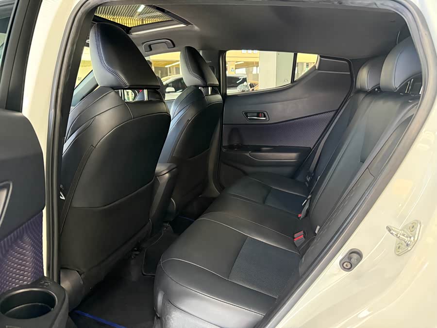 Toyota C-HR 2020 car image #8
