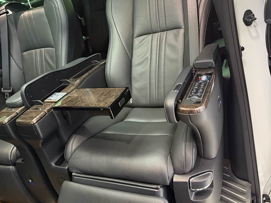 Toyota Alphard 2022 car image #8