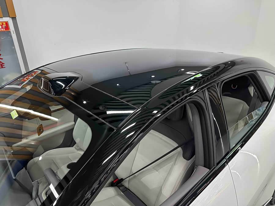 Avatr 06 2025 car image #8